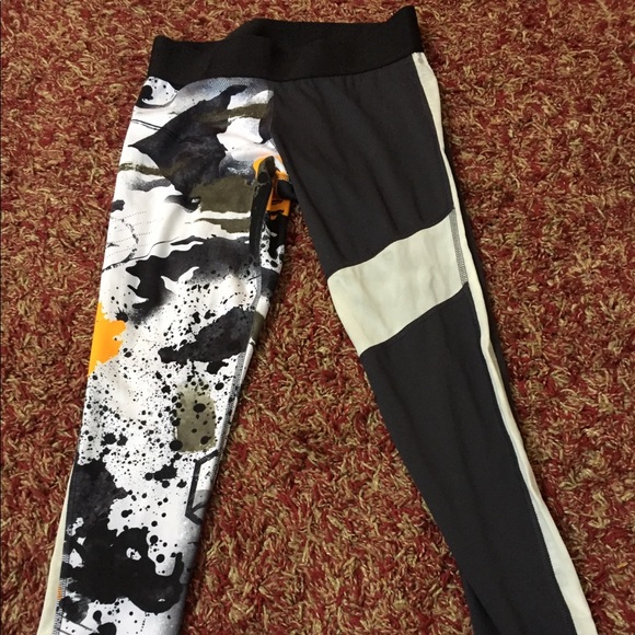 Reebok Pants - Women’s Reebok leggings Medium
